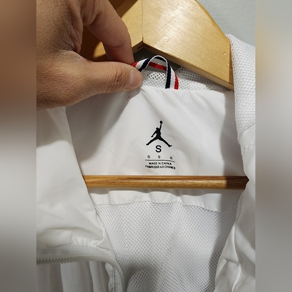 Nike Air Jordan Windbreaker jacket size small color white - Picture 2 of 2